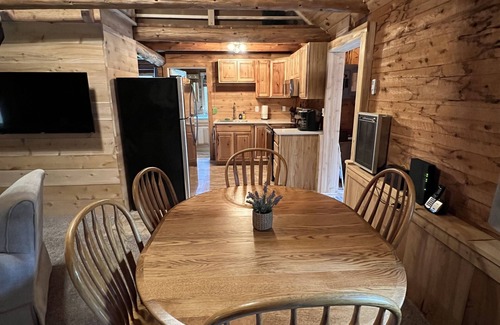 Munising Kabine | Waterfall Cabin - Pictured Rocks Lodging