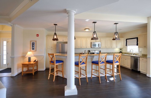 Roper Eigentumswohnung | Waterfront 2BR Condo w/ Pool Access