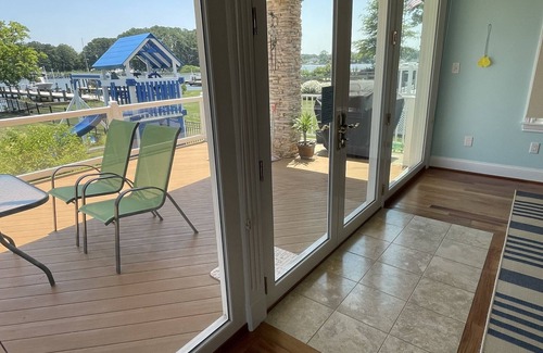 Grasonville Haus | Waterfront 4 BR home with private pier and boat dock