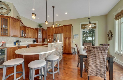 Charlevoix Haus | Waterfront | Beachfront | Private on Lake Michigan | 15 mins to Charlevoix