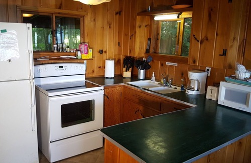 Arcadia Hütte | Ufergegend, großartige Aussicht, privater Strand und Dock, Sonnenuntergänge