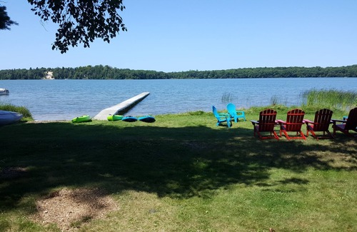 Arcadia Hütte | Ufergegend, großartige Aussicht, privater Strand und Dock, Sonnenuntergänge