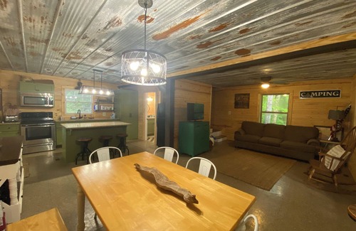 Ashville Kabine | Waterfront Cabin - Neely Henry Lake - Swim, Kayak, Fish & Boat