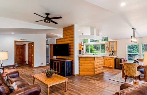 Sandpoint Kabine | Waterfront-Hütte am Pend Oreille River mit eigenem Dock und Südausrichtung!