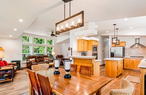 Sandpoint Kabine | Waterfront-Hütte am Pend Oreille River mit eigenem Dock und Südausrichtung!