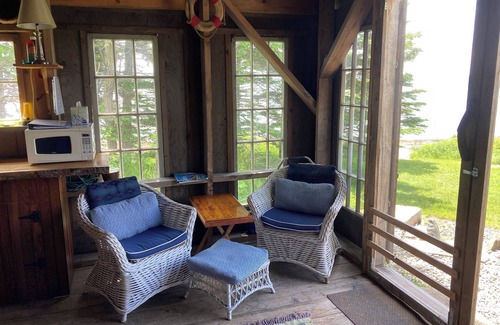 Bernard Kabine | Waterfront Kabine mit eigenem Steg und Kopfsteinpflaster Strand