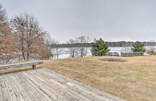 Arkdale Haus | Waterfront Castle Rock Lake Cabin with Deck and Grill