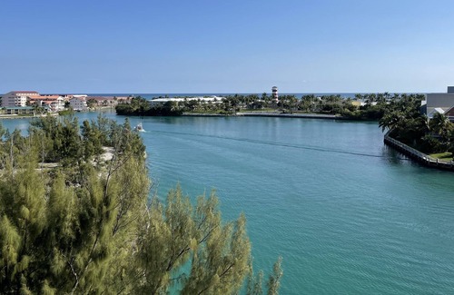 Grand Bahama Yacht Club Eigentumswohnung | Waterfront Condo near Port Lucaya Market, Lucayan Beach, Taino Beach & Resort.