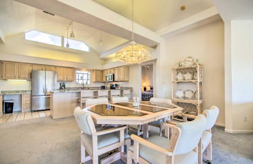 Lake Ozark Wohnung | Waterfront Condo with Resort Perks in Lake Ozark!