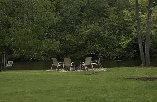 Mayfield Haus | Waterfront Cottage am Boardman River