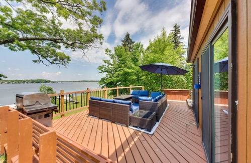 Fox Lake Hütte | Waterfront Fox Lake Vacation Rental w/ Fire Pit!