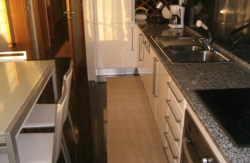 Mozelos Wohnung | Waterfront, Gated Community mit Pools, 2 Schlafzimmer, 2 Toiletten, bis zu 6 Personen.