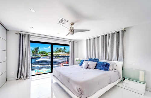 Pompano Isles Haus | Waterfront Gem+Heated Pool+Hot Tub! 1 Mile 2 Beach