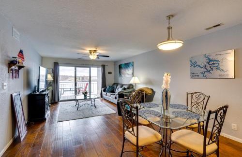 Osage Beach Wohnung | Waterfront Gem with Balcony and Views in Osage Beach