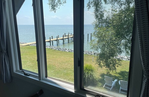 Stevensville Wohnung | Waterfront Getaway - View of bay from your bed