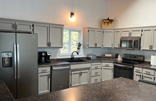 Lakehead Haus | Waterfront home on Shasta Lake- Bar, Pool Table, Hot Tub, Boat Parking