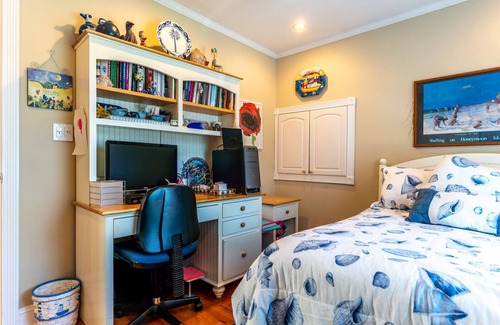 East Patchogue Haus | Waterfront Home in Bellport Beach Property Owners Association