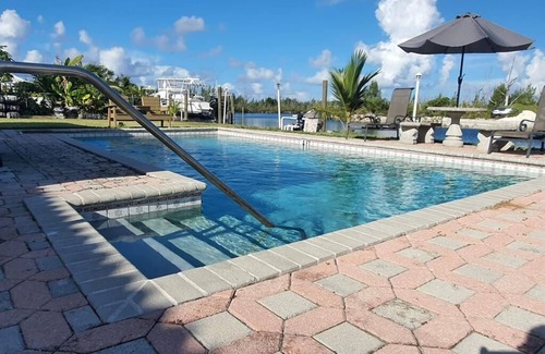 Williams Town Haus | Waterfront home with private dock near the beach