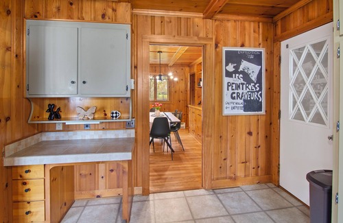 Cambridge Haus | WATERFRONT!! HOT TUB!! 4 BED/4 BATH CHARMING HOME IN THE HEART OF CAMBRIDGE