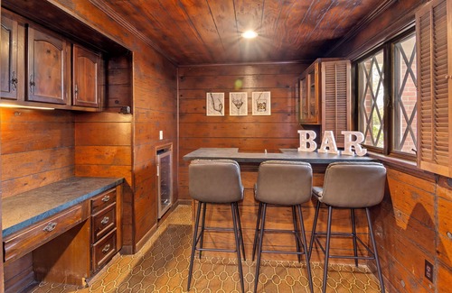 Cambridge Haus | WATERFRONT!! HOT TUB!! 4 BED/4 BATH CHARMING HOME IN THE HEART OF CAMBRIDGE