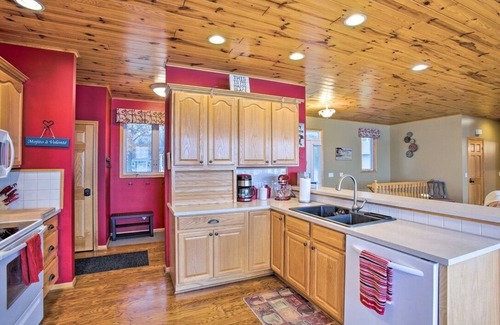 Cadillac Hütte | Waterfront Lake Mitchell Cottage w/Sunset Views