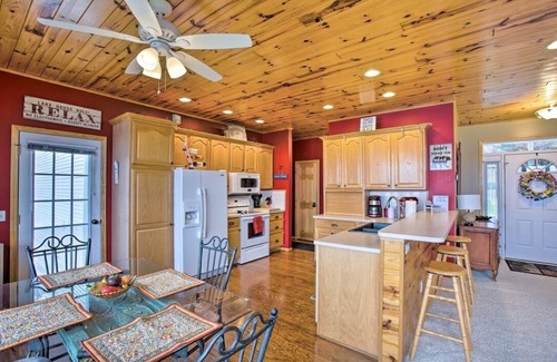 Cadillac Hütte | Waterfront Lake Mitchell Cottage w/Sunset Views