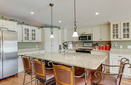 Roach Haus | Waterfront Lake of the Ozarks Home w/ Private Dock