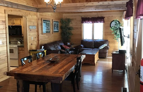 Rockwood Kabine | Waterfront Log Cabin mit eigenem Steg und Game Room