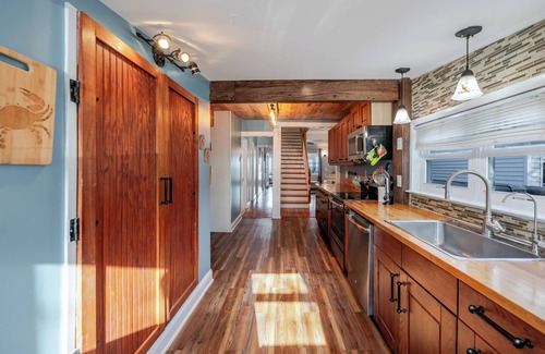 North Beach Haus | Waterfront lux cottage with amazing views near DC