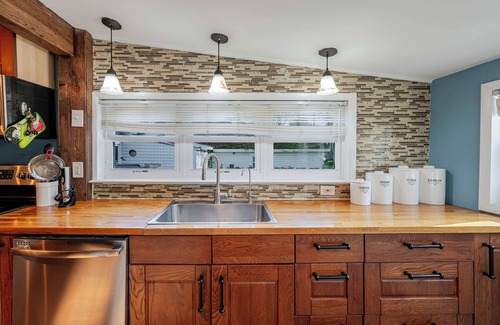 North Beach Haus | Waterfront lux cottage with amazing views near DC