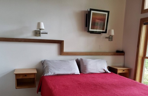 Phillips Hütte | Waterfront modern/rustic Cabin