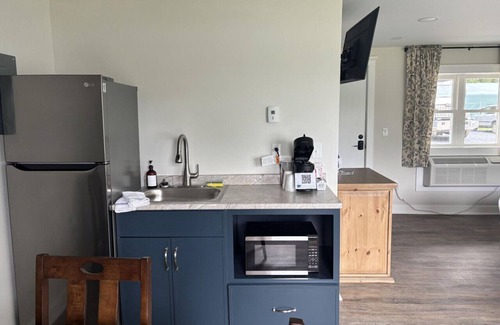 Greenville Junction Hotel | Waterfront Motel-Direct ATV Access