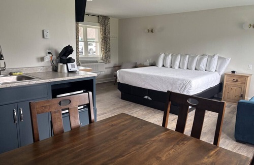 Greenville Junction Hotel | Waterfront Motel-Direct ATV Access