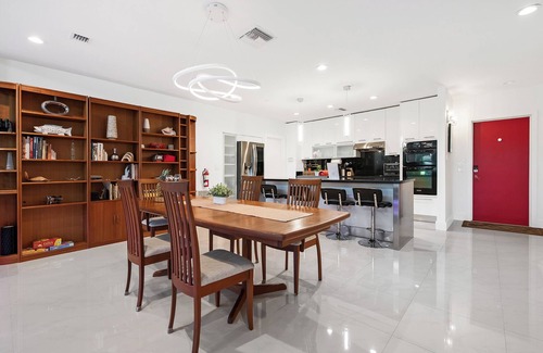 Harbordale Haus | Waterfront Oasis - Saltwater Pool - Kayaks - Minutes to Fort Lauderdale Beach!