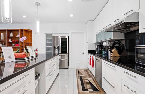 Harbordale Haus | Waterfront Oasis - Saltwater Pool - Kayaks - Minutes to Fort Lauderdale Beach!