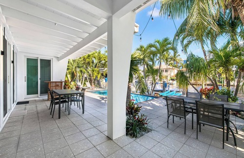 Harbordale Haus | Waterfront Oasis - Saltwater Pool - Kayaks - Minutes to Fort Lauderdale Beach!