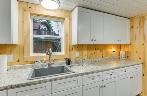 Sinclair Haus | Waterfront Oasis: Family Retreat on Long Lake!