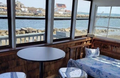 Jerusalem Hütte | Waterfront on BI Sound, steps to beach