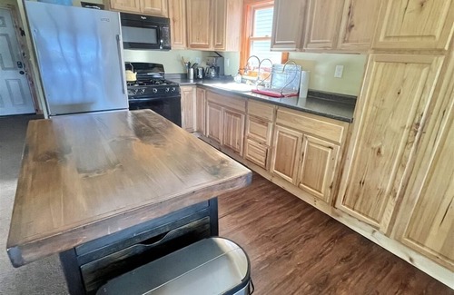 Windham Hütte | WATERFRONT ON HIGHLAND LAKE. LESS THAN 30 MINUTES TO PORTLAND