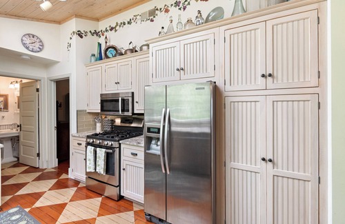 Lake Mills Haus | Waterfront ~On Rock Lake ~ Firepit ~ Fishing