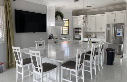 South Lake Haus | Waterfront Paradise w/pool and hot tub 5 minutes to the beach