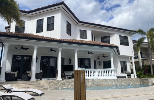 South Lake Haus | Waterfront Paradise w/pool and hot tub 5 minutes to the beach