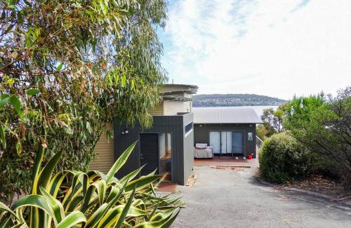 Primrose Sands Haus | Waterfront Primrose Retreat