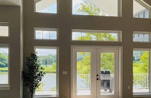 Camdenton Haus | Waterfront & private pool (in old kinderhook golf resort)