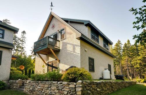 Prospect Harbor Haus | Waterfront Prospect Harbor Cottage Yard, Fire Pit