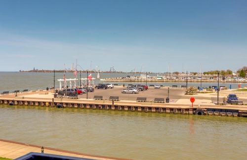 Sandusky Wohnung | Waterfront Sandusky Vacation Rental Downtown!