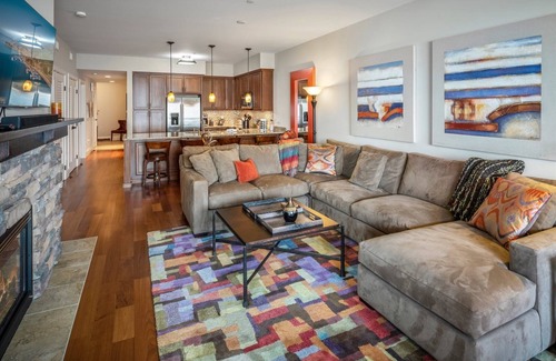 Sandpoint Eigentumswohnung | Waterfront Seasons at Sandpoint Condo: Spa, Heated Pool, Boat Slip