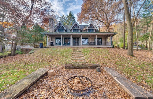 Brodhead Kabine | Waterfront Sugar River Cabin w/Dock & Game Room!