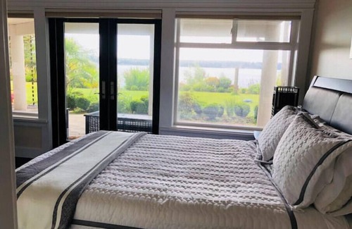 Saanichton Haus | Waterfront Suite near Victoria BCn2BR 2 Baths Outdoor kitchen and superb Viewsn