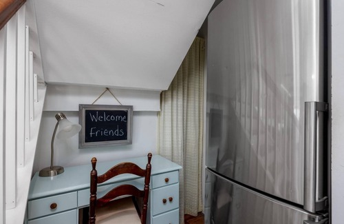 Cape May Haus | WATERFRONT 2 bedroom 1.5 bath Pet Friendly Cottage sleeps 6